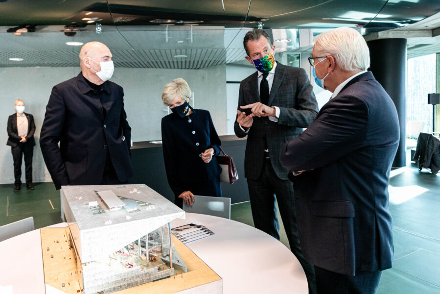 2020 Eröffnung des Axel-Springer-Neubaus mit Frank-Walter Steinmeier; Friede Springer, Dr. Mathias Döpfner, Stararchitekt Rem Koolhaas